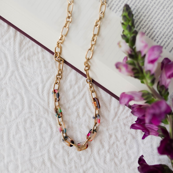 Featuring 14k gold-plated stainless steel chain necklace with and multicolor resin links