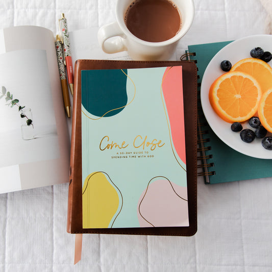 Come Close: A 30-Day Guide to Spending Time with God