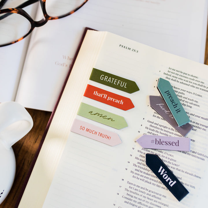 8 magnetic bookmarks with encouraging quotes